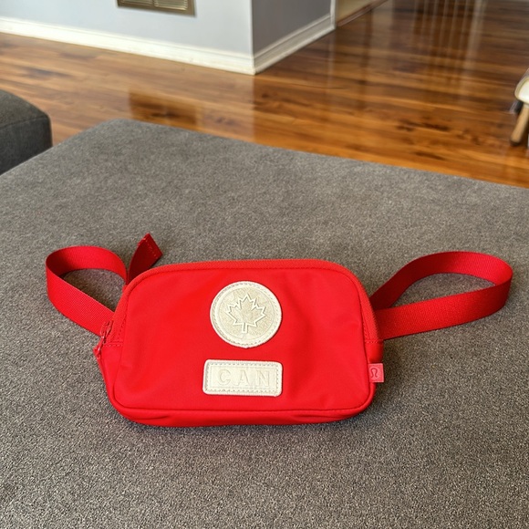 LULULEMON Team Canada Future Legacy Mini Belt Bag (True Red / Light Ivory) - Picture 2 of 9